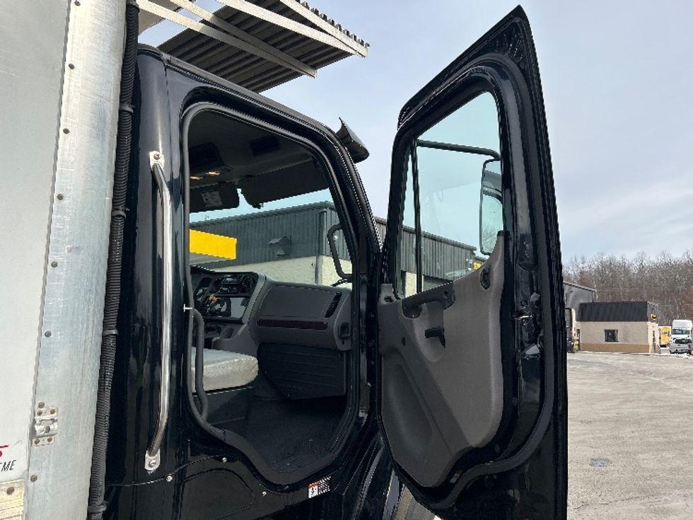 Refrigerated Truck-Light and Medium Duty Trucks-Freightliner-2019-M2-Jessup-PA-349,160\n\t\tmiles-$ 20,500 - Image 19