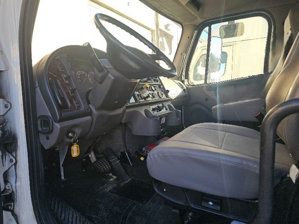 Refrigerated Truck-Light and Medium Duty Trucks-Freightliner-2019-M2-Kansas City-MO-11,820\n\t\tmiles-$ 68,250 - Image 14