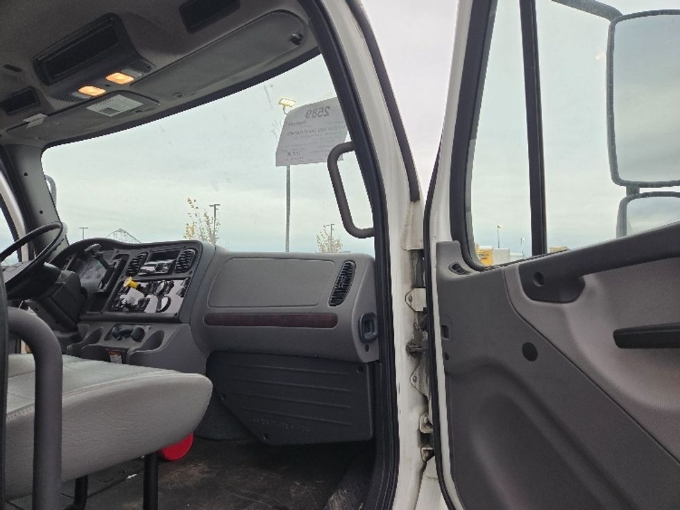 Refrigerated Truck-Light and Medium Duty Trucks-Freightliner-2019-M2-Kansas City-MO-11,820\n\t\tmiles-$ 68,250 - Image 18