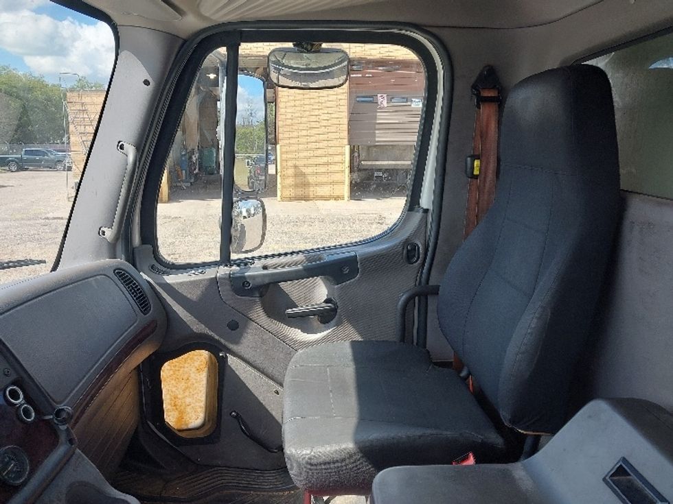 Refrigerated Truck-Light and Medium Duty Trucks-Freightliner-2019-M2-Kansas City-MO-314,090\n\t\tmiles-$ 41,500 - Image 19