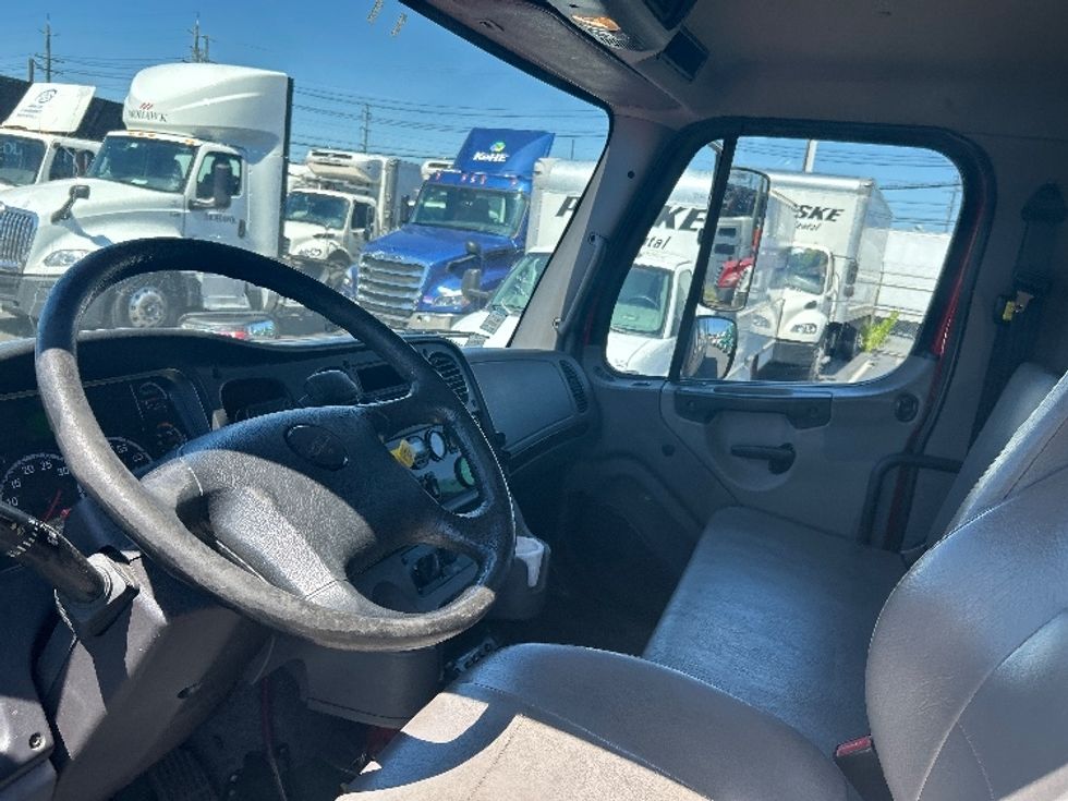 Refrigerated Truck-Light and Medium Duty Trucks-Freightliner-2019-M2-Kearny-NJ-93,148\n\t\tmiles-$ 46,500 - Image 17