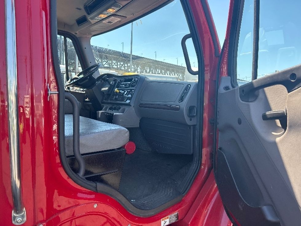 Refrigerated Truck-Light and Medium Duty Trucks-Freightliner-2019-M2-Kearny-NJ-93,148\n\t\tmiles-$ 46,500 - Image 20