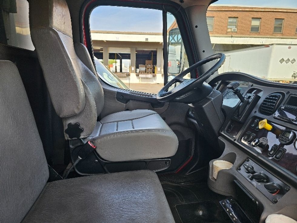 Refrigerated Truck-Light and Medium Duty Trucks-Freightliner-2019-M2-Kearny-NJ-93,148\n\t\tmiles-$ 46,500 - Image 22