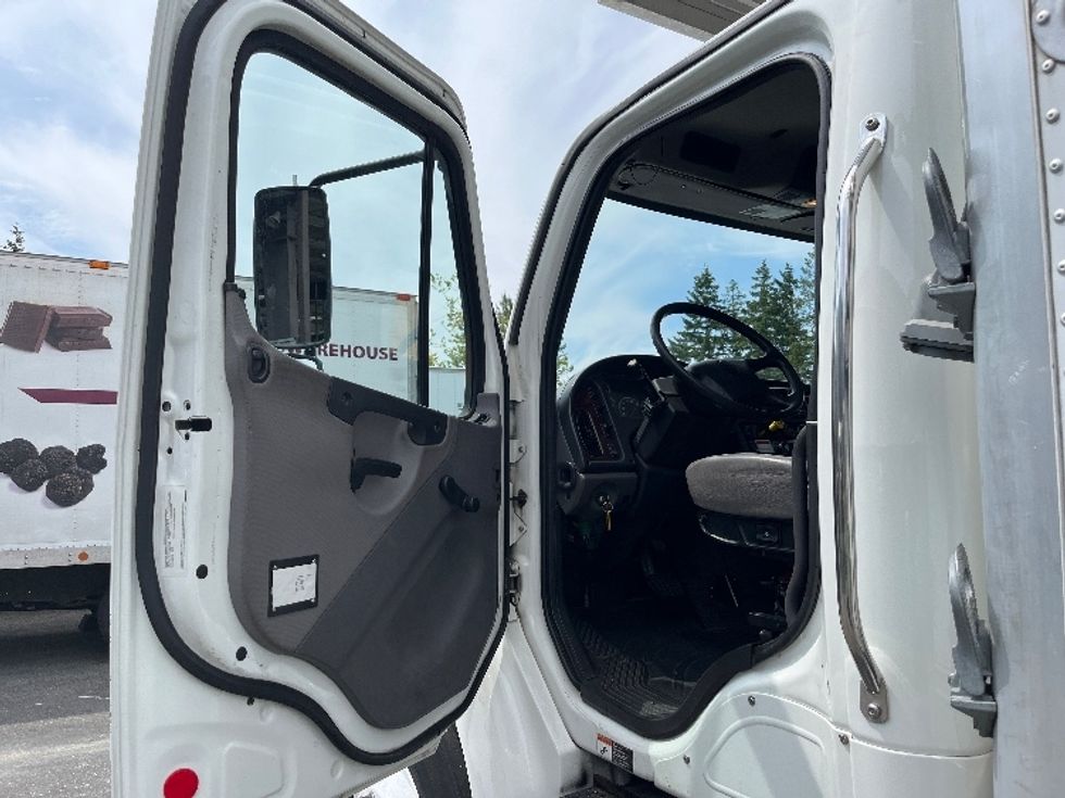 Refrigerated Truck-Light and Medium Duty Trucks-Freightliner-2019-M2-Kent-WA-136,887\n\t\tmiles-$ 67,500 - Image 16
