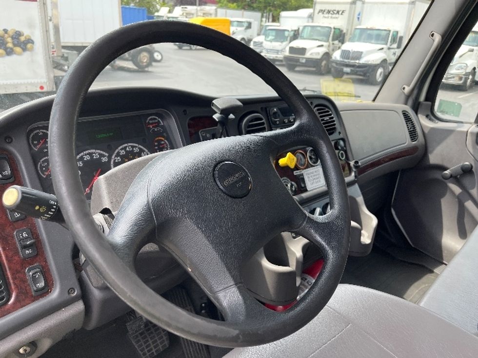 Refrigerated Truck-Light and Medium Duty Trucks-Freightliner-2019-M2-Kent-WA-136,887\n\t\tmiles-$ 67,500 - Image 17