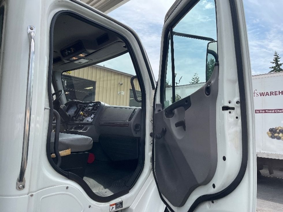 Refrigerated Truck-Light and Medium Duty Trucks-Freightliner-2019-M2-Kent-WA-136,887\n\t\tmiles-$ 67,500 - Image 20