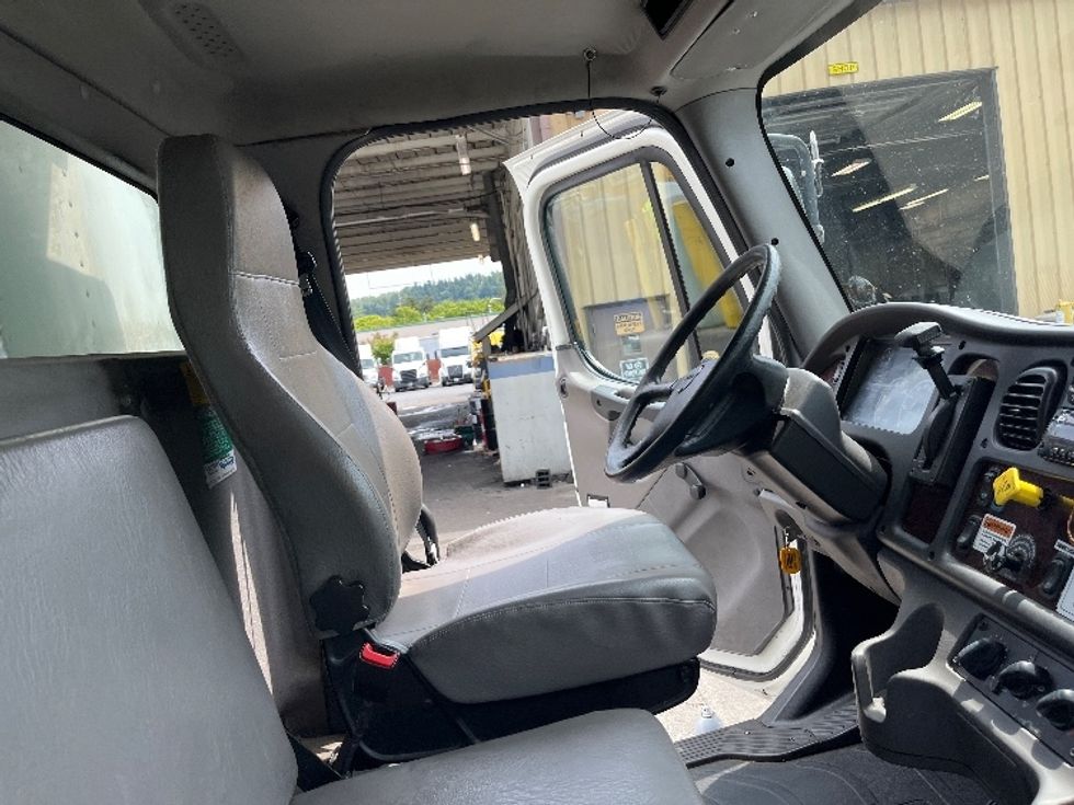 Refrigerated Truck-Light and Medium Duty Trucks-Freightliner-2019-M2-Kent-WA-136,887\n\t\tmiles-$ 67,500 - Image 22