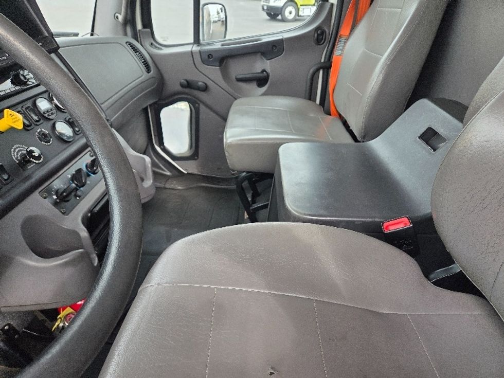 Refrigerated Truck-Light and Medium Duty Trucks-Freightliner-2019-M2-Kent-WA-147,083\n\t\tmiles-$ 52,750 - Image 18