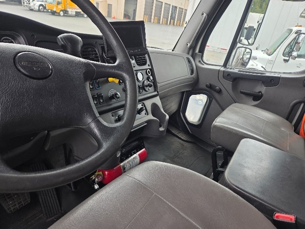 Refrigerated Truck-Light and Medium Duty Trucks-Freightliner-2019-M2-Kent-WA-147,083\n\t\tmiles-$ 52,750 - Image 19