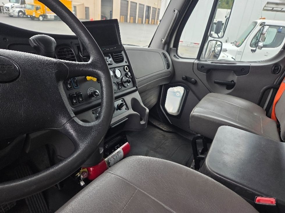 Refrigerated Truck-Light and Medium Duty Trucks-Freightliner-2019-M2-Kent-WA-147,083\n\t\tmiles-$ 52,750 - Image 20