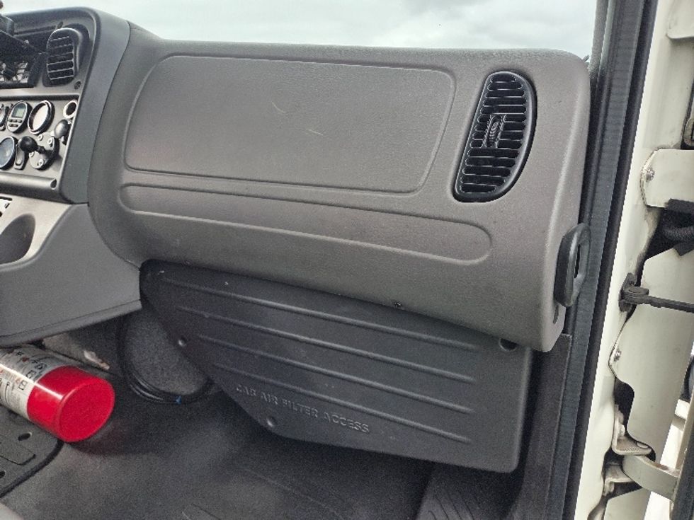 Refrigerated Truck-Light and Medium Duty Trucks-Freightliner-2019-M2-Kent-WA-147,083\n\t\tmiles-$ 52,750 - Image 21
