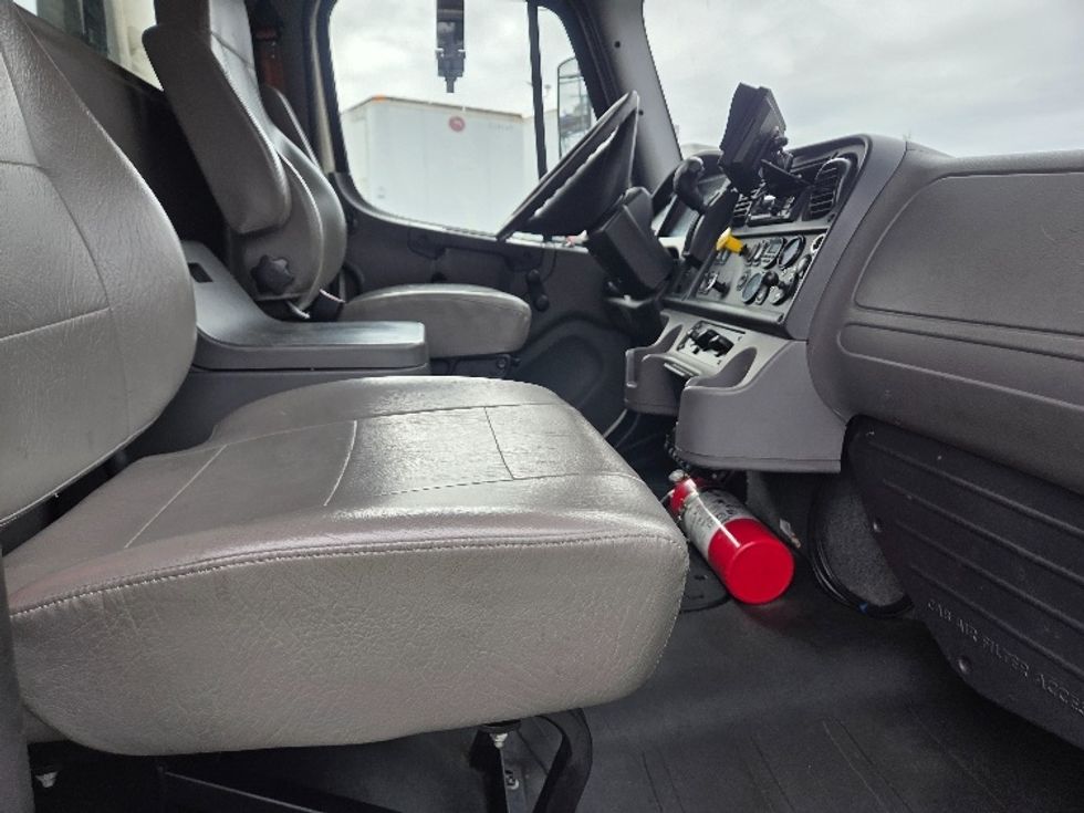 Refrigerated Truck-Light and Medium Duty Trucks-Freightliner-2019-M2-Kent-WA-147,083\n\t\tmiles-$ 52,750 - Image 22