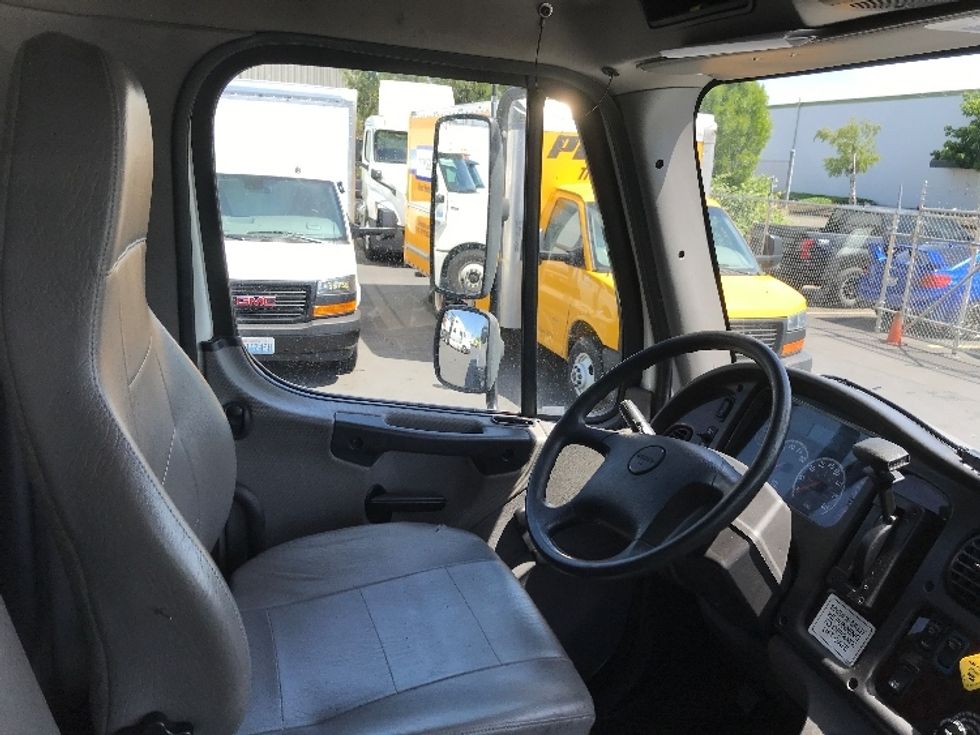Refrigerated Truck-Light and Medium Duty Trucks-Freightliner-2019-M2-Kent-WA-184,500\n\t\tmiles-$ 61,250 - Image 22