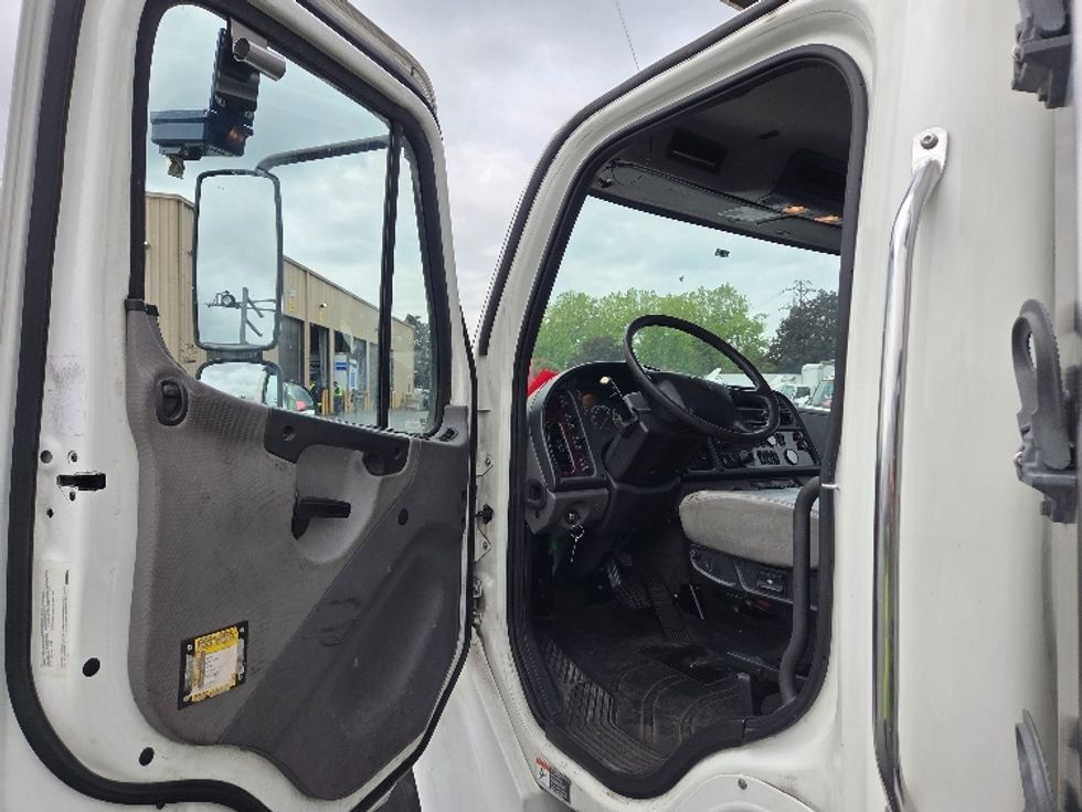 Refrigerated Truck-Light and Medium Duty Trucks-Freightliner-2019-M2-Kent-WA-242,923\n\t\tmiles-$ 45,000 - Image 16