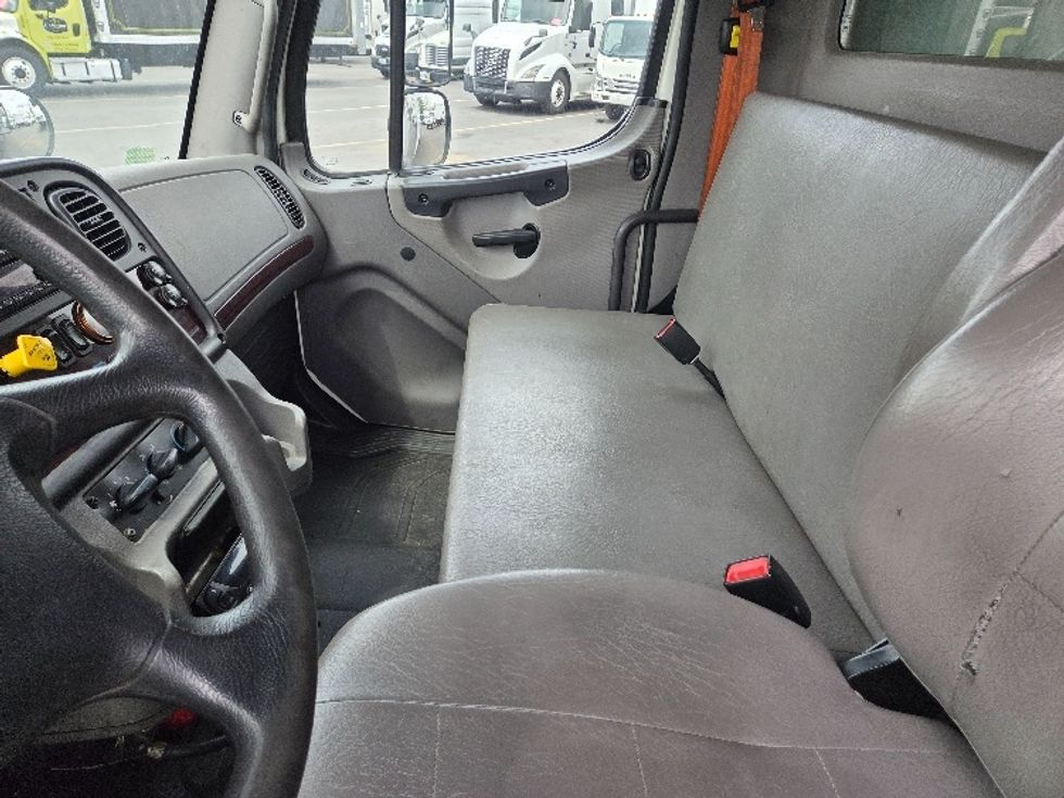 Refrigerated Truck-Light and Medium Duty Trucks-Freightliner-2019-M2-Kent-WA-242,923\n\t\tmiles-$ 45,000 - Image 19