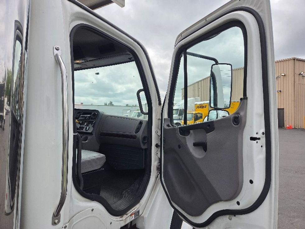 Refrigerated Truck-Light and Medium Duty Trucks-Freightliner-2019-M2-Kent-WA-242,923\n\t\tmiles-$ 45,000 - Image 20