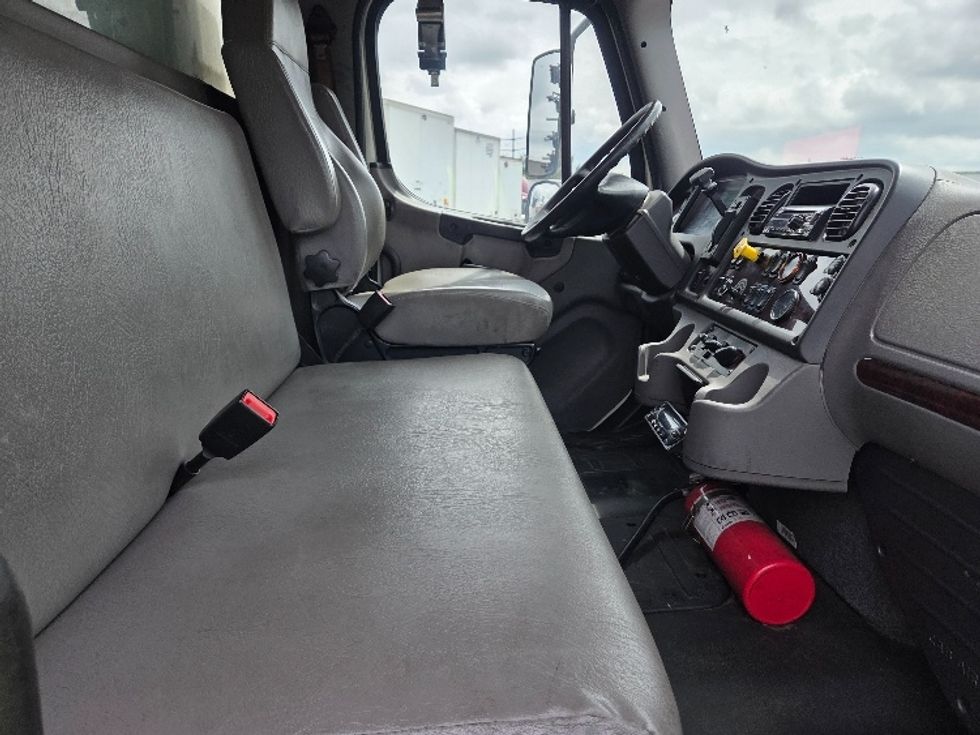 Refrigerated Truck-Light and Medium Duty Trucks-Freightliner-2019-M2-Kent-WA-242,923\n\t\tmiles-$ 45,000 - Image 22