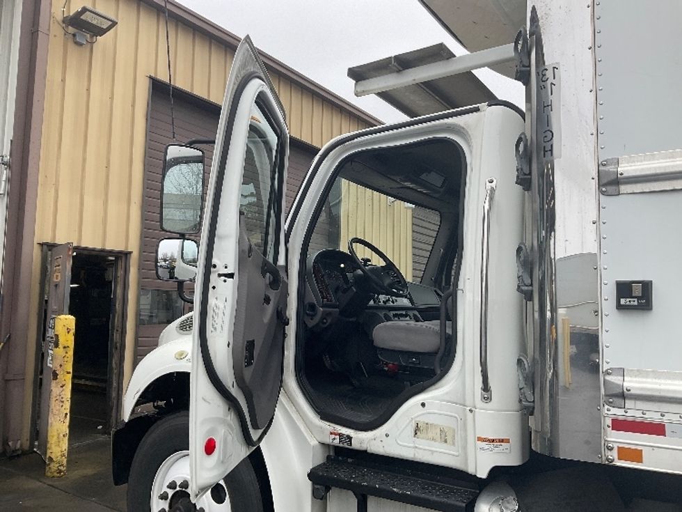 Refrigerated Truck-Light and Medium Duty Trucks-Freightliner-2019-M2-Kent-WA-307,034\n\t\tmiles-$ 42,750 - Image 16