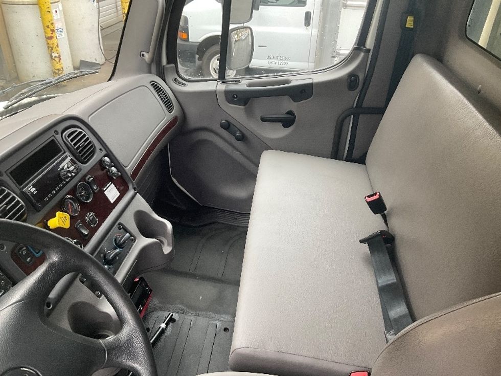Refrigerated Truck-Light and Medium Duty Trucks-Freightliner-2019-M2-Kent-WA-307,034\n\t\tmiles-$ 42,750 - Image 19