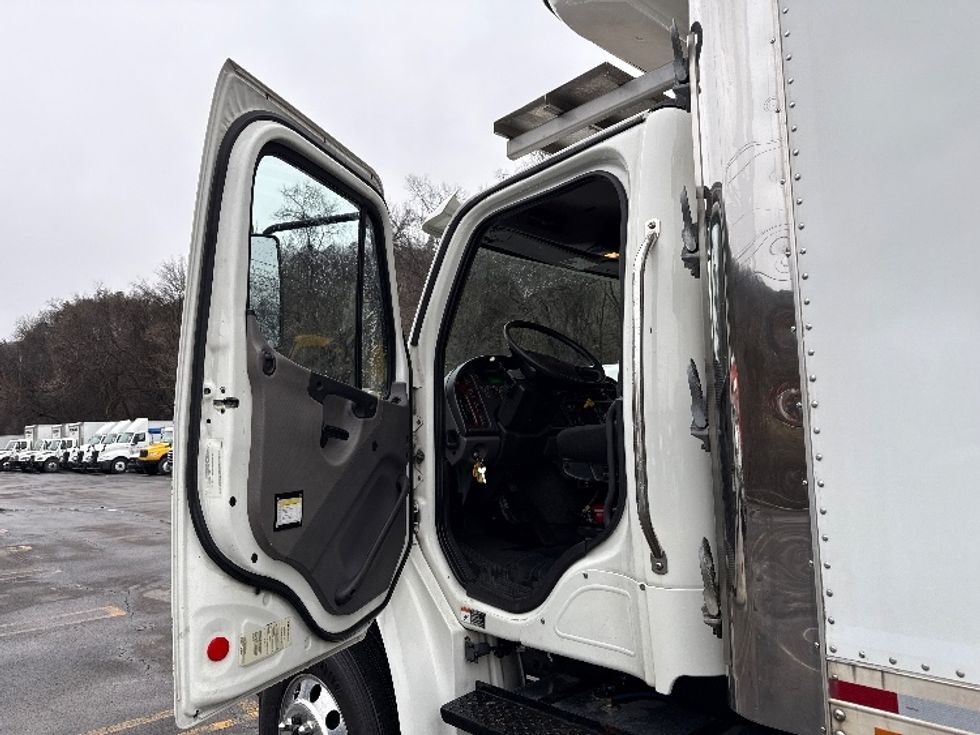 Refrigerated Truck-Light and Medium Duty Trucks-Freightliner-2019-M2-Knoxville-TN-222,378\n\t\tmiles-$ 48,500 - Image 16