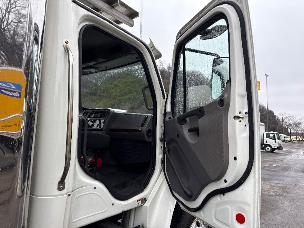 Refrigerated Truck-Light and Medium Duty Trucks-Freightliner-2019-M2-Knoxville-TN-222,378\n\t\tmiles-$ 48,500 - Image 20