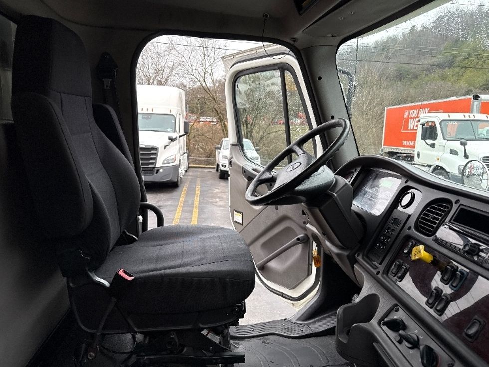 Refrigerated Truck-Light and Medium Duty Trucks-Freightliner-2019-M2-Knoxville-TN-222,378\n\t\tmiles-$ 48,500 - Image 22