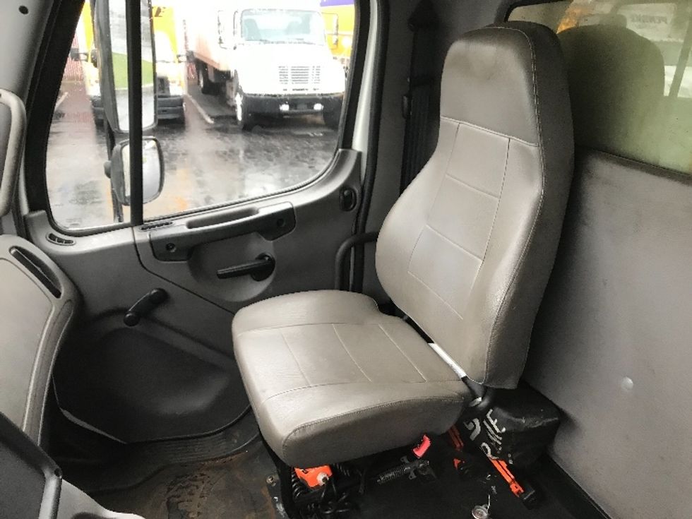 Refrigerated Truck-Light and Medium Duty Trucks-Freightliner-2019-M2-La Mirada-CA-103,701\n\t\tmiles-$ 58,000 - Image 19