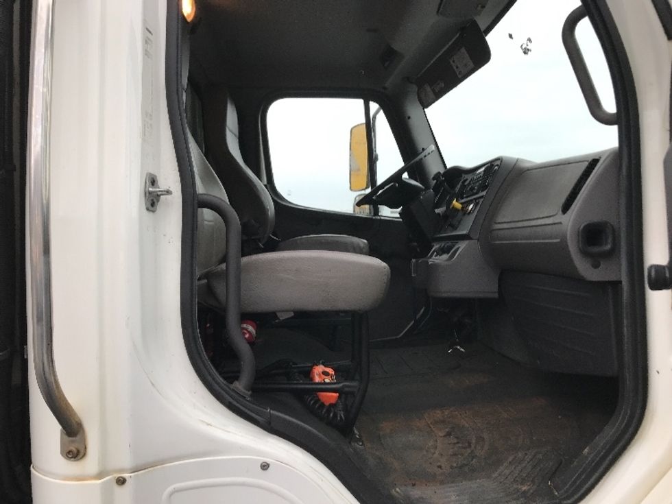 Refrigerated Truck-Light and Medium Duty Trucks-Freightliner-2019-M2-La Mirada-CA-103,701\n\t\tmiles-$ 58,000 - Image 22