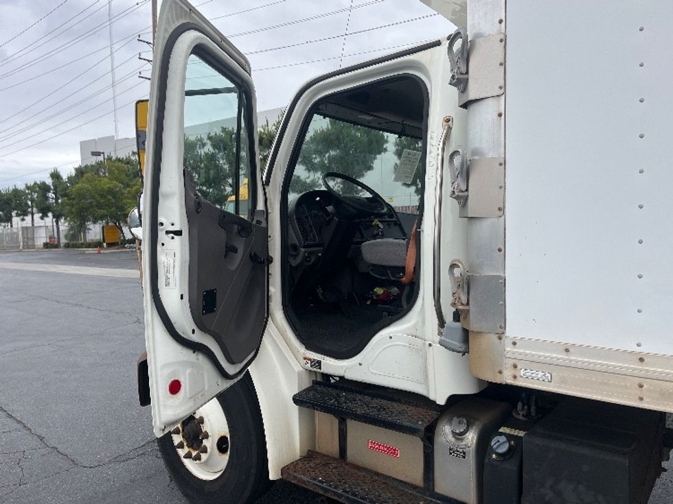 Refrigerated Truck-Light and Medium Duty Trucks-Freightliner-2019-M2-La Mirada-CA-108,909\n\t\tmiles-$ 50,750 - Image 16