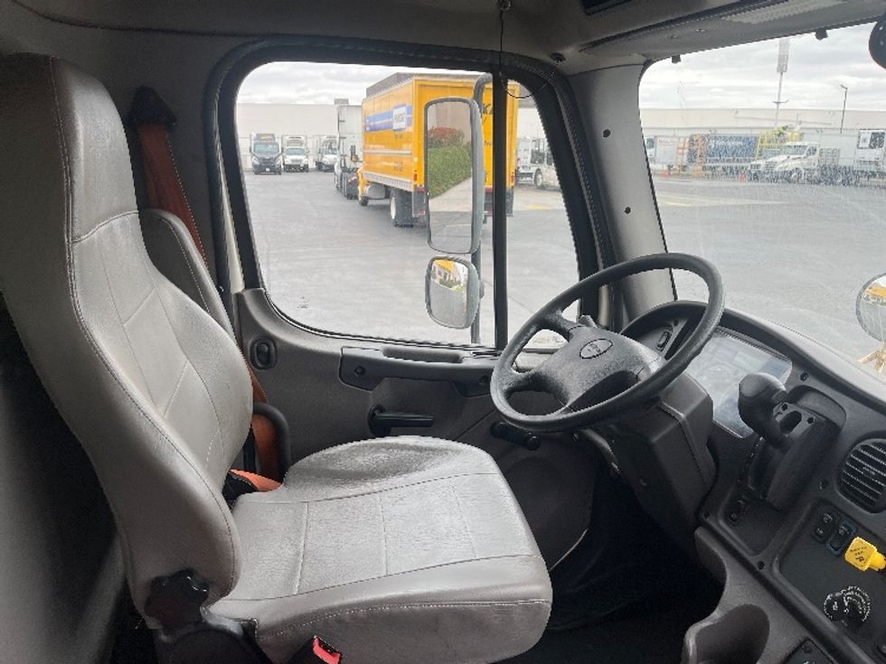 Refrigerated Truck-Light and Medium Duty Trucks-Freightliner-2019-M2-La Mirada-CA-108,909\n\t\tmiles-$ 50,750 - Image 22