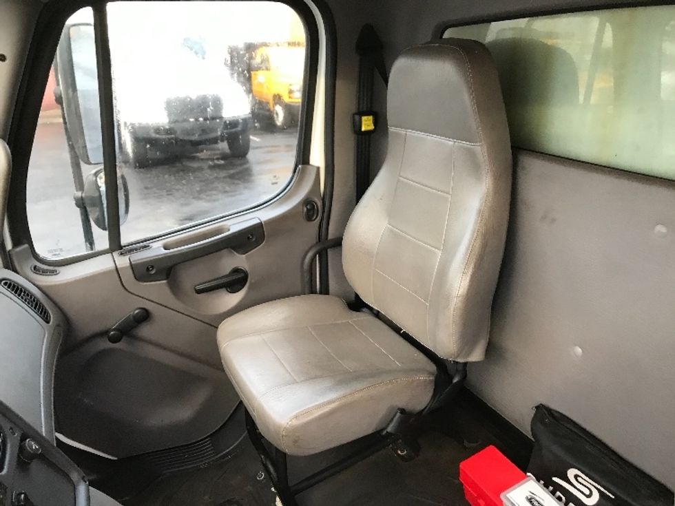 Refrigerated Truck-Light and Medium Duty Trucks-Freightliner-2019-M2-La Mirada-CA-110,660\n\t\tmiles-$ 57,750 - Image 19