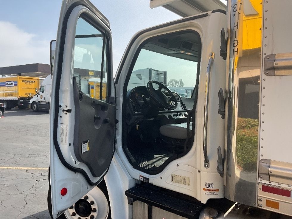 Refrigerated Truck-Light and Medium Duty Trucks-Freightliner-2019-M2-La Mirada-CA-120,402\n\t\tmiles-$ 68,500 - Image 16
