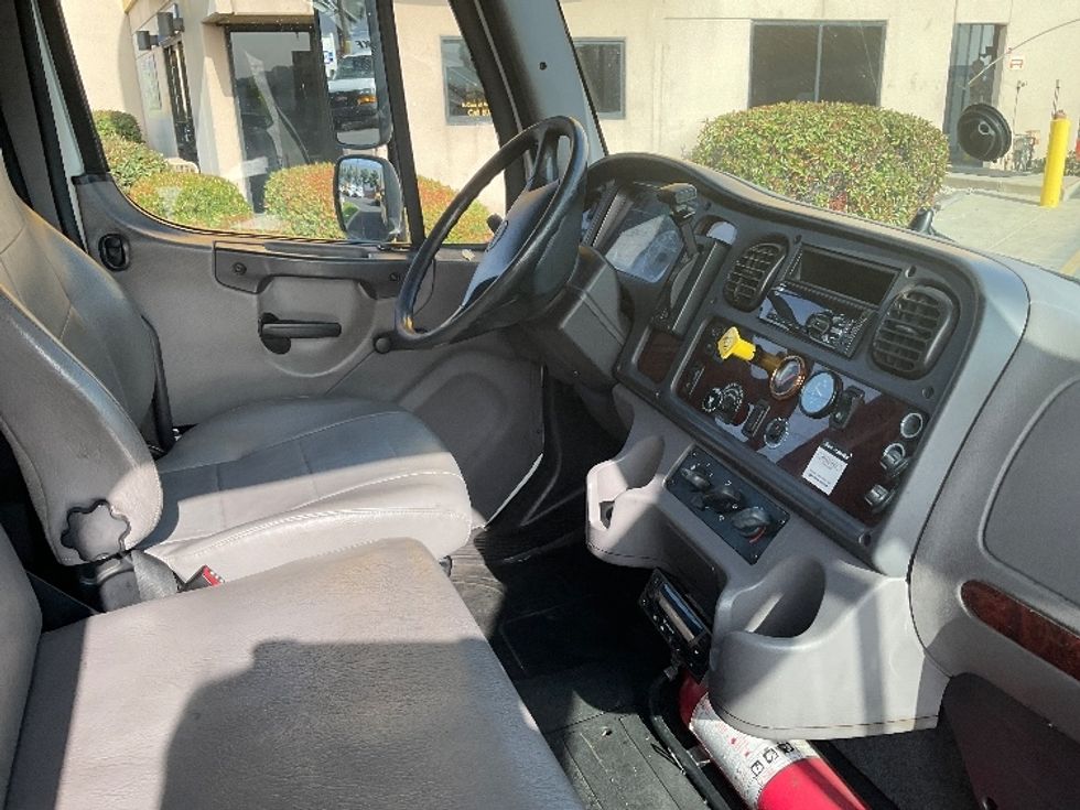 Refrigerated Truck-Light and Medium Duty Trucks-Freightliner-2019-M2-La Mirada-CA-120,402\n\t\tmiles-$ 68,500 - Image 22