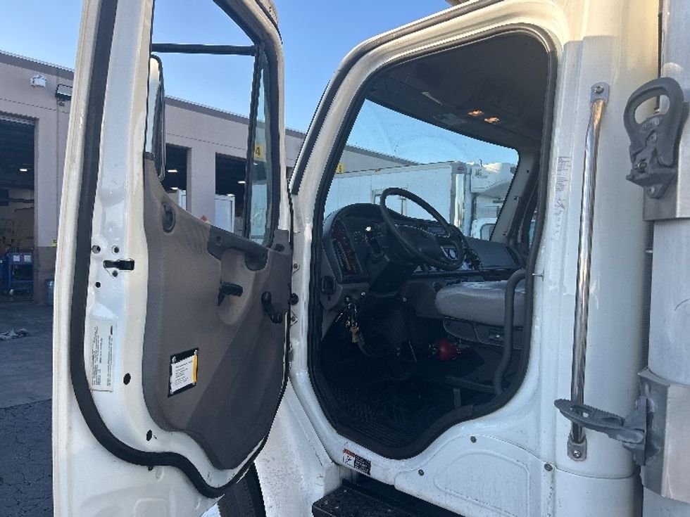 Refrigerated Truck-Light and Medium Duty Trucks-Freightliner-2019-M2-La Mirada-CA-151,136\n\t\tmiles-$ 65,500 - Image 16