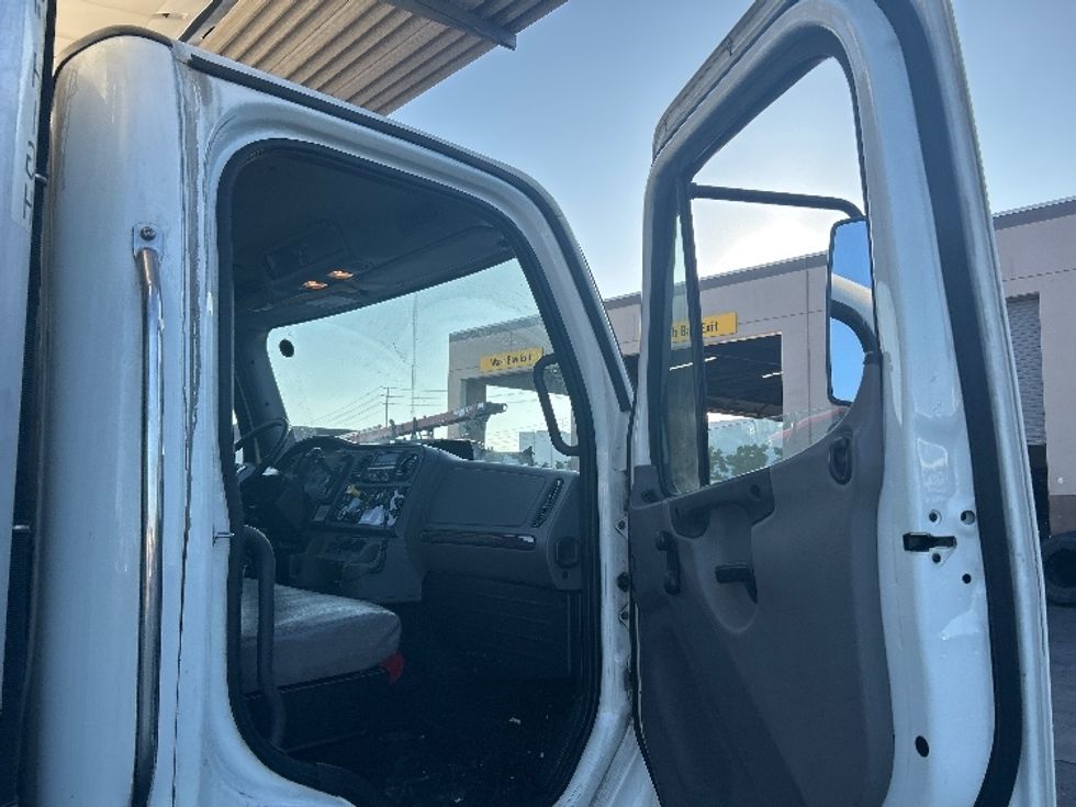 Refrigerated Truck-Light and Medium Duty Trucks-Freightliner-2019-M2-La Mirada-CA-151,136\n\t\tmiles-$ 65,500 - Image 20