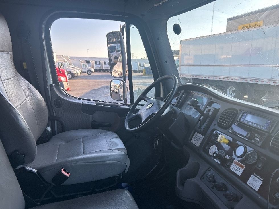 Refrigerated Truck-Light and Medium Duty Trucks-Freightliner-2019-M2-La Mirada-CA-151,136\n\t\tmiles-$ 65,500 - Image 22
