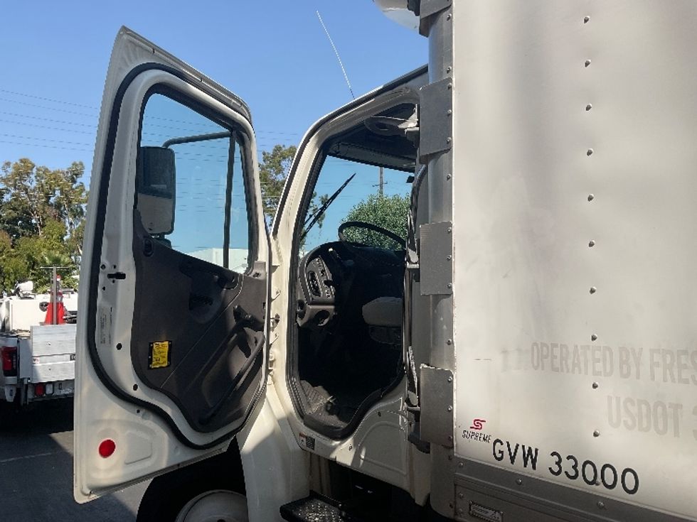 Refrigerated Truck-Light and Medium Duty Trucks-Freightliner-2019-M2-La Mirada-CA-157,083\n\t\tmiles-$ 49,250 - Image 16