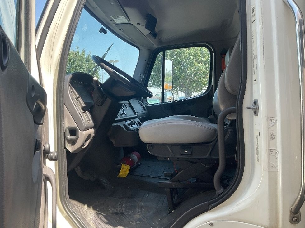 Refrigerated Truck-Light and Medium Duty Trucks-Freightliner-2019-M2-La Mirada-CA-157,083\n\t\tmiles-$ 49,250 - Image 17
