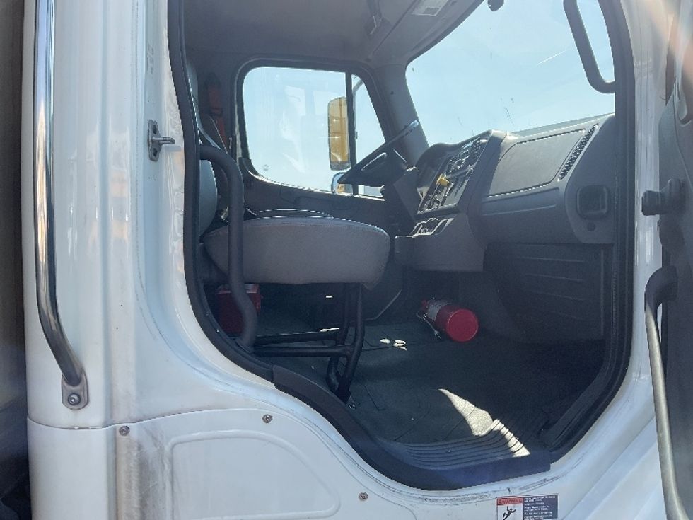 Refrigerated Truck-Light and Medium Duty Trucks-Freightliner-2019-M2-La Mirada-CA-157,083\n\t\tmiles-$ 49,250 - Image 22