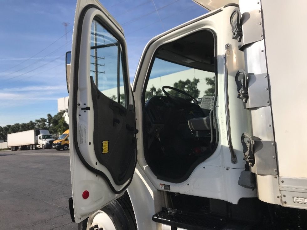 Refrigerated Truck-Light and Medium Duty Trucks-Freightliner-2019-M2-La Mirada-CA-202,784\n\t\tmiles-$ 45,500 - Image 16