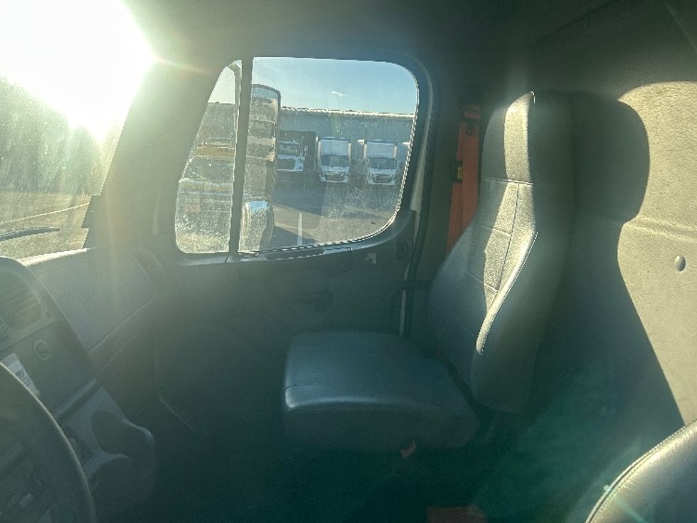 Refrigerated Truck-Light and Medium Duty Trucks-Freightliner-2019-M2-La Mirada-CA-58,693\n\t\tmiles-$ 63,500 - Image 19
