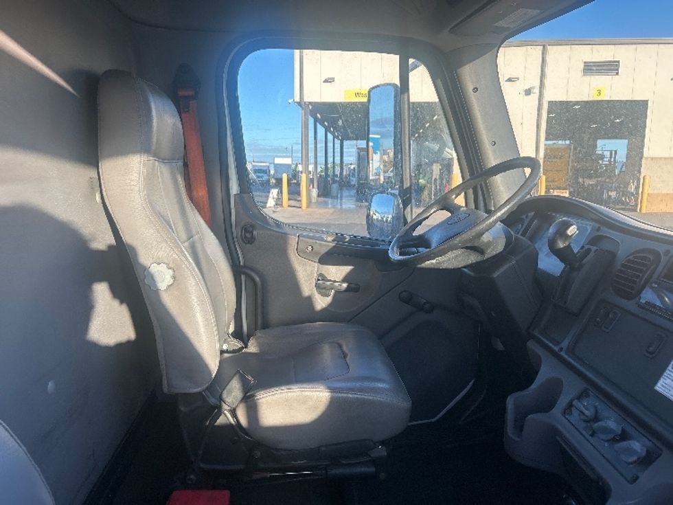 Refrigerated Truck-Light and Medium Duty Trucks-Freightliner-2019-M2-La Mirada-CA-58,693\n\t\tmiles-$ 63,500 - Image 22