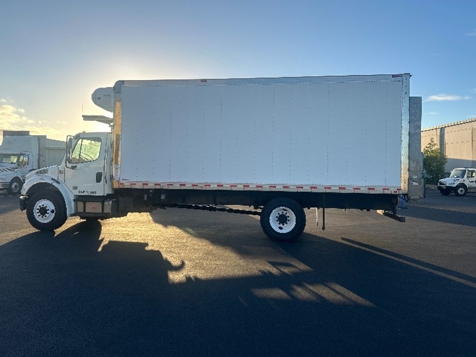 Refrigerated Truck-Light and Medium Duty Trucks-Freightliner-2019-M2-La Mirada-CA-58,693\n\t\tmiles-$ 63,500 - Image 4