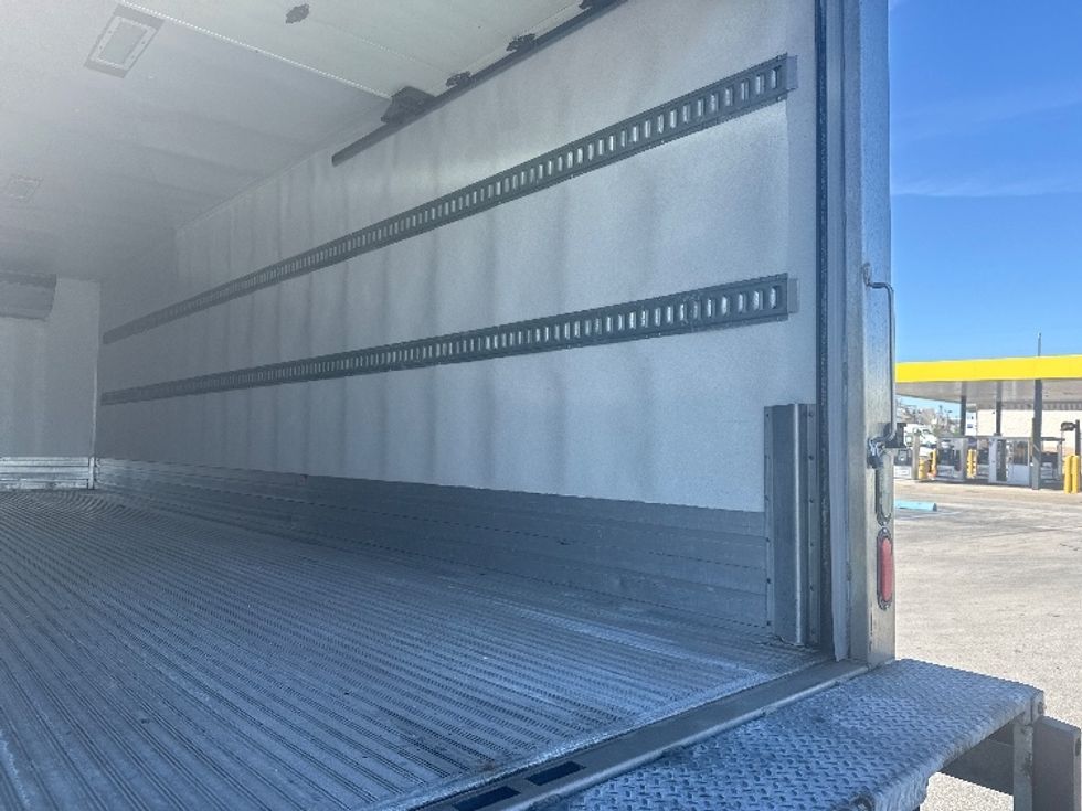 Refrigerated Truck-Light and Medium Duty Trucks-Freightliner-2019-M2-La Porte-IN-65,324\n\t\tmiles-$ 64,250 - Image 12
