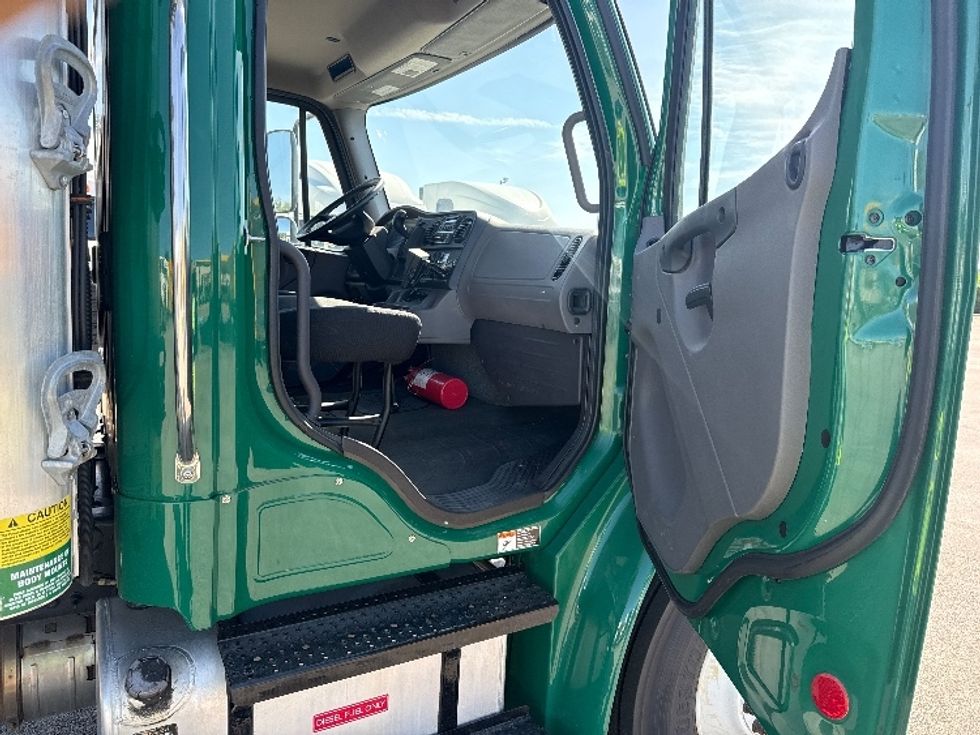 Refrigerated Truck-Light and Medium Duty Trucks-Freightliner-2019-M2-La Porte-IN-65,324\n\t\tmiles-$ 64,250 - Image 20