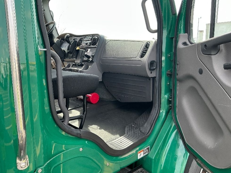 Refrigerated Truck-Light and Medium Duty Trucks-Freightliner-2019-M2-La Porte-IN-69,536\n\t\tmiles-$ 57,500 - Image 18