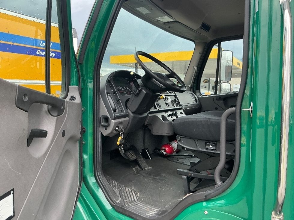 Refrigerated Truck-Light and Medium Duty Trucks-Freightliner-2019-M2-La Porte-IN-81,733\n\t\tmiles-$ 56,500 - Image 13