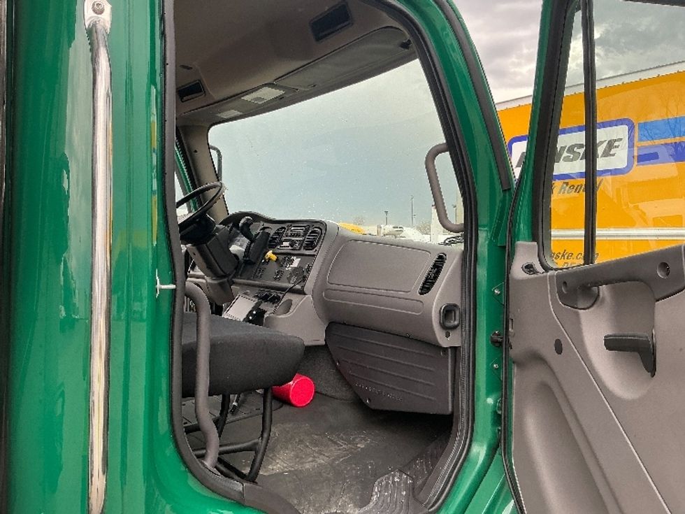 Refrigerated Truck-Light and Medium Duty Trucks-Freightliner-2019-M2-La Porte-IN-81,733\n\t\tmiles-$ 56,500 - Image 16