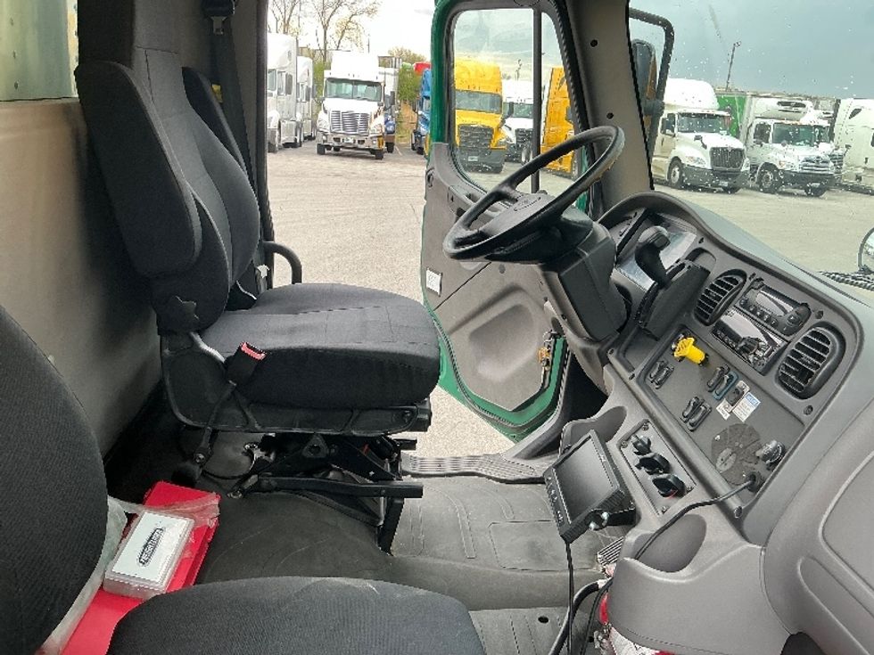 Refrigerated Truck-Light and Medium Duty Trucks-Freightliner-2019-M2-La Porte-IN-81,733\n\t\tmiles-$ 56,500 - Image 18