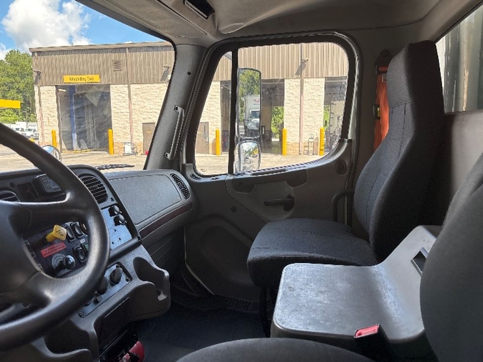 Refrigerated Truck-Light and Medium Duty Trucks-Freightliner-2019-M2-Ladson-SC-170,438\n\t\tmiles-$ 48,000 - Image 19